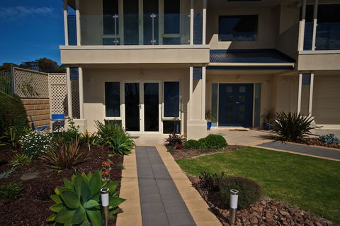 Searenity Holiday Accommodation - Tourism Brisbane 0