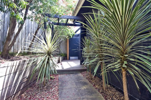 Lornebeach Apartments - Tourism Brisbane 0