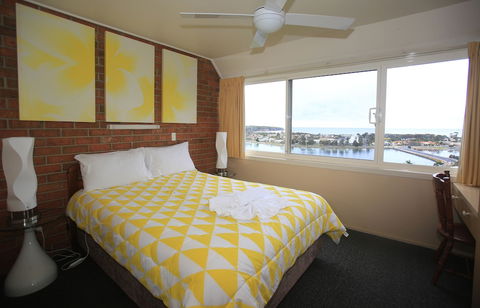 Pacific Heights Holiday Apartments & Munn's Tower House - Brisbane 4u 4
