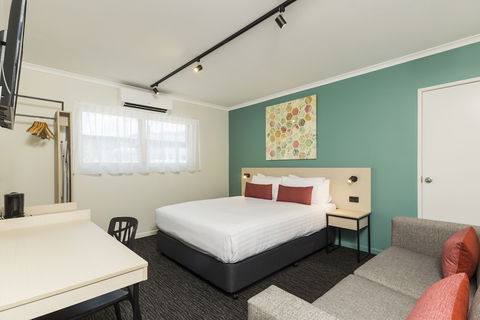 Nightcap At Balaclava Hotel - Brisbane Tourism 4