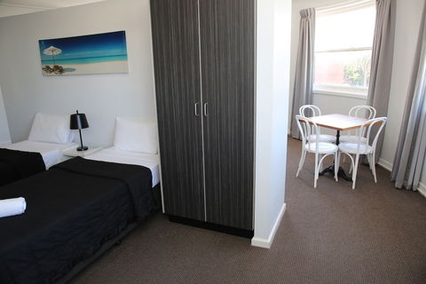 The Lakes Hotel - Brisbane Tourism 4