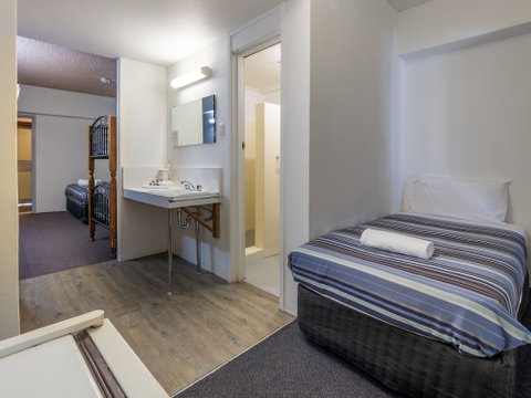 Banjo Paterson Inn - Brisbane Tourism 1