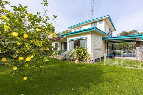 HOLIDAY On NAUTILUS INVERLOCH - Brisbane Tourism 5