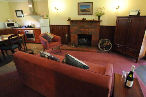 Wintarni Olives Cottage - Brisbane Tourism 2