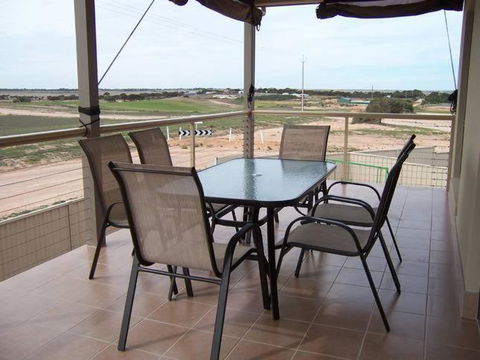 Relax On Par - Tourism Brisbane 1