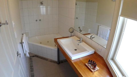Two Truffles Cottages - Tourism Brisbane 4