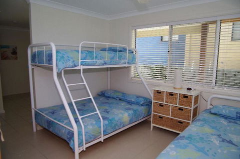 Beach Club 1 5 Gowing Street - Tourism Brisbane 4