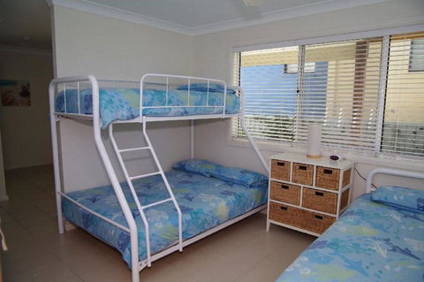 Beach Club 1 5 Gowing Street - Tourism Brisbane 5