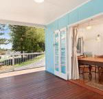 The Blue House flat walk to river  beach - Brisbane Tourism