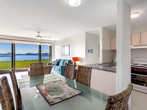 Soldiers Point Road Harbourside Unit 02 07 - Tourism Brisbane 1