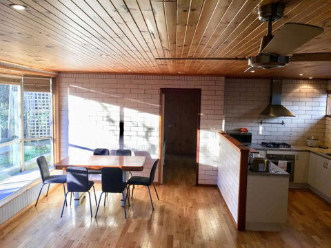 Romantic Getaway With Spa & Wifi Pet Friendly - Brisbane Tourism 5
