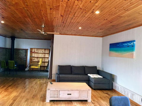 Romantic Getaway With Spa & Wifi Pet Friendly - Brisbane Tourism 4