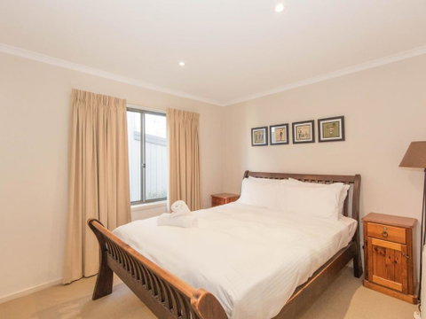 Boronia 7 / 30 Nettin Circuit - Brisbane Tourism 2