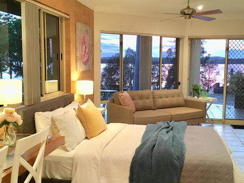 SilverWaters Waterfront Accommodation - Brisbane Tourism 3