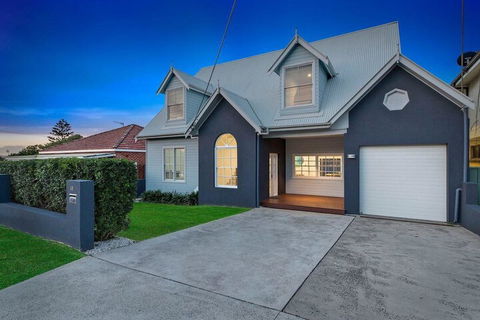 Waterview Beach House - Tourism Brisbane 1