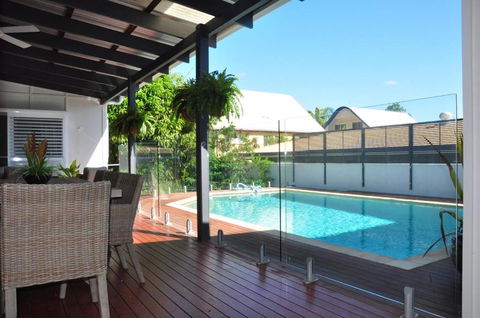 10 Double Island Drive Modern Family Home Centrally Located Swimming Pool & Outdoor Area - Tourism Brisbane 1