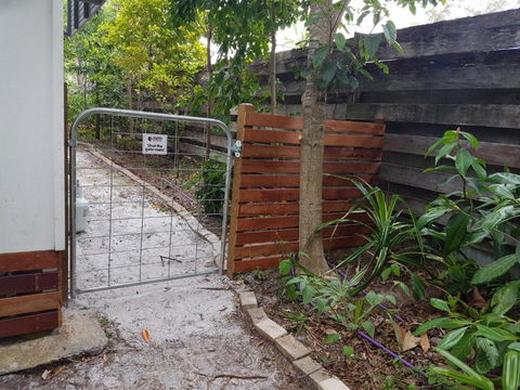 10 Double Island Drive Modern Family Home Centrally Located Swimming Pool & Outdoor Area - Tourism Brisbane 5