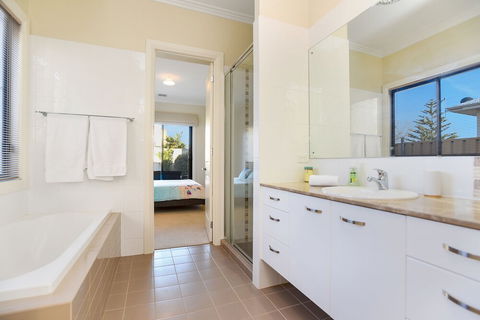 Ocean View Moana - Tourism Brisbane 1