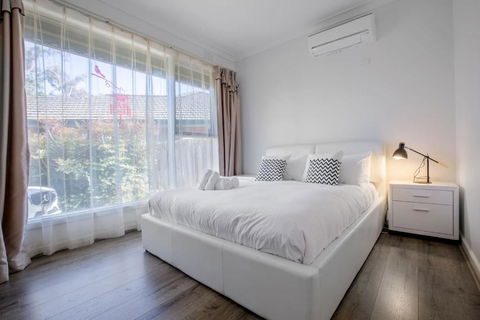 Alice Wonderland In 4 Beds House - Tourism Brisbane 5