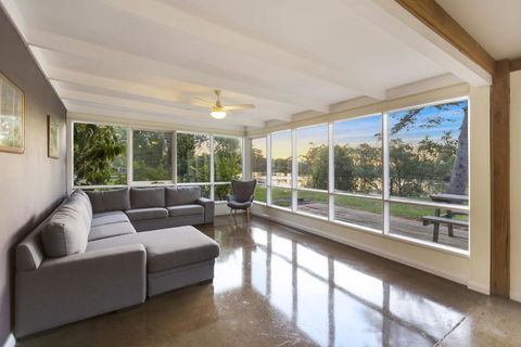 Bluff View River House Stunning Riverfront - Brisbane Tourism 6