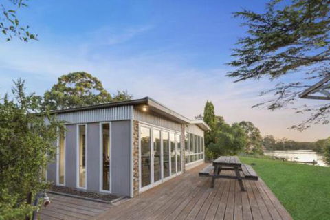 Bluff View River House Stunning Riverfront - Brisbane Tourism 0