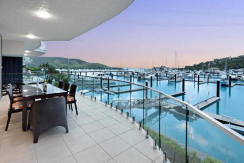 Pavillion 3 Absolute Waterfront 4 Bedroom 2 Lounge Room Plunge Pool + Golf Buggy - Tourism Brisbane 0