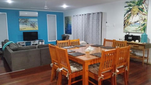 1 Naiad Court Lowset Family Home With Swimming Pool & Covered Deck. Pet Friendly - Tourism Brisbane 1