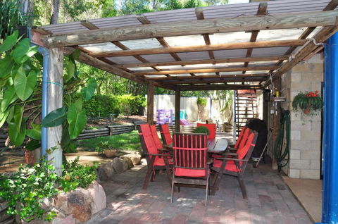43 Double Island Drive Two Level Holiday Home With Swimming Pool. Located Close To Beach & CBD - Tourism Brisbane 4