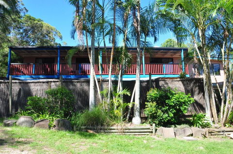 43 Double Island Drive Two Level Holiday Home With Swimming Pool. Located Close To Beach & CBD - Tourism Brisbane 3