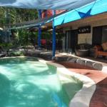 43 Double Island Drive Two Level Holiday Home With Swimming Pool. Located Close To Beach & CBD - Tourism Brisbane 0