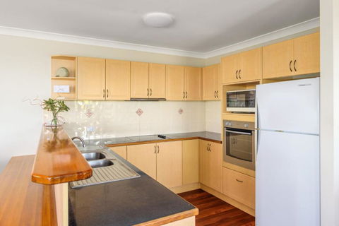 2 / 80 Cooloola Drive Comfortable & Cosy Unit Enjoying Ocean Views & Views To Fraser Island - Tourism Brisbane 4