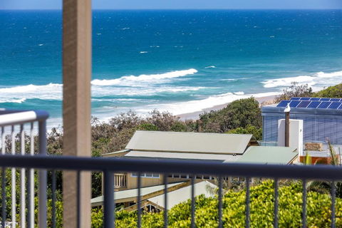 Wake Up To Ocean Views In Stylish Comfort - Tourism Brisbane 6