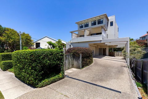 Wake Up To Ocean Views In Stylish Comfort - Tourism Brisbane 7