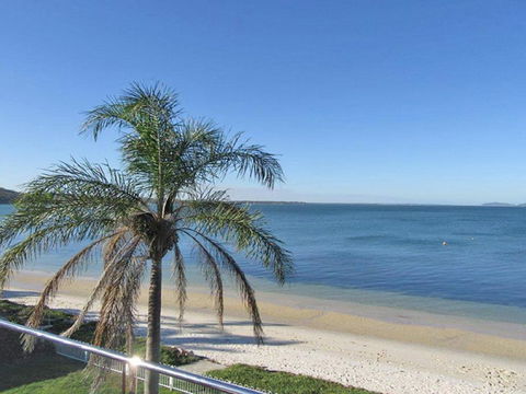13 Harbourside 3 7 Soldiers Point Road Fantastic Waterfront Unit - Tourism Brisbane 4
