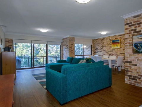 Bay Parklands Unit 69 / 2 Gowrie Avenue - Tourism Brisbane 3