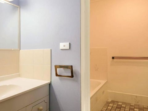 Bay Parklands Unit 69 / 2 Gowrie Avenue - Tourism Brisbane 2
