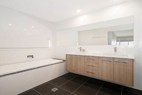 House On The Hill Lennox Head WiFi Air Conditioning - Brisbane Tourism 4
