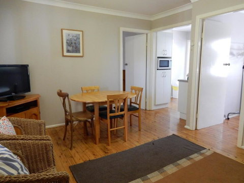 2 / 9 Donlan Rd Delightful Donlan - Tourism Brisbane 4