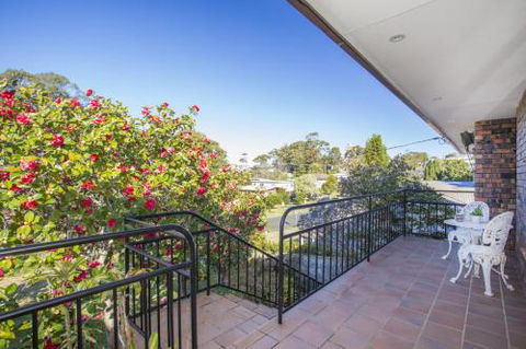 Relaxed Homely Retreat 57 Carroll Ave - Brisbane Tourism 5