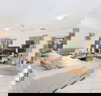 Kailani Beach House - Brisbane Tourism