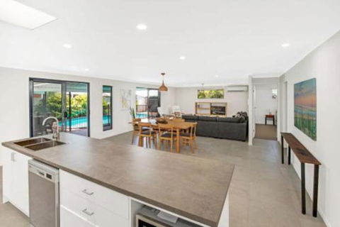 Sunyata Beach House Rainbow Beach Beachside Escape With A Pool Pet Friendly & Wi Fi - Tourism Brisbane 6