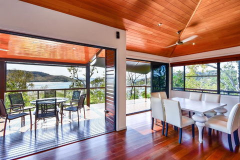 Point Blue On Hamilton Island - Tourism Brisbane 1