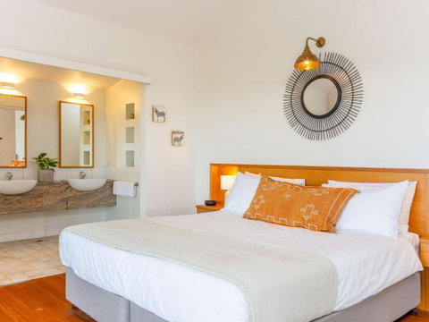 EAST COAST ESCAPES Lighthouse Studio - Tourism Brisbane 7