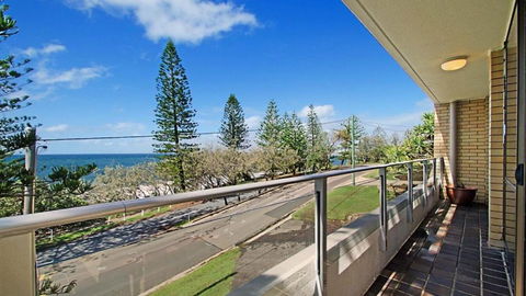 By The Sea Unit 4 13 Esplanade Kings Beach - Tourism Brisbane 5