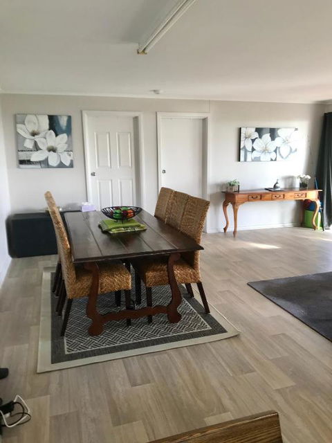 Pine View Holiday Rental - Tourism Brisbane 4