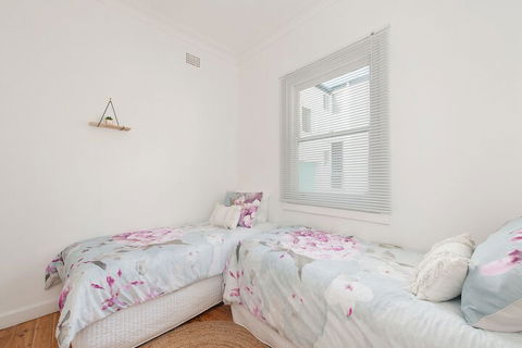 Sand Beach House Breathtaking View & Amazing Position Directly Opposite The Beach! - Tourism Brisbane 4