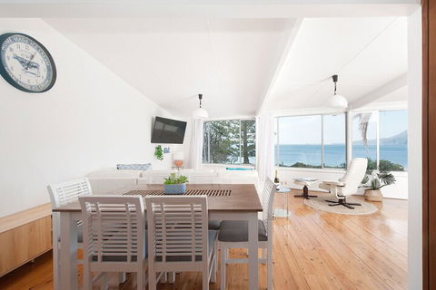 Sand Beach House Breathtaking View & Amazing Position Directly Opposite The Beach! - Tourism Brisbane 5
