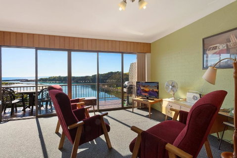 Pacific Pines Unit 6 - Tourism Brisbane 5
