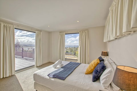 Georges Bay Luxury - Tourism Brisbane 5