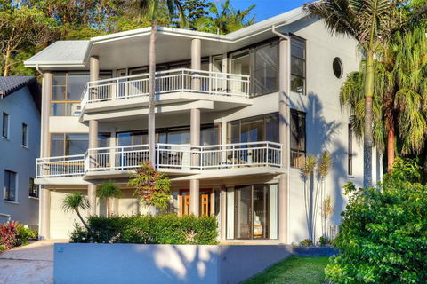 BEACHSIDE MANOR Walk To The Beach - Tourism Brisbane 4